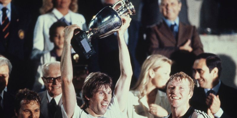 Tiệp Khắc vô địch euro 1976